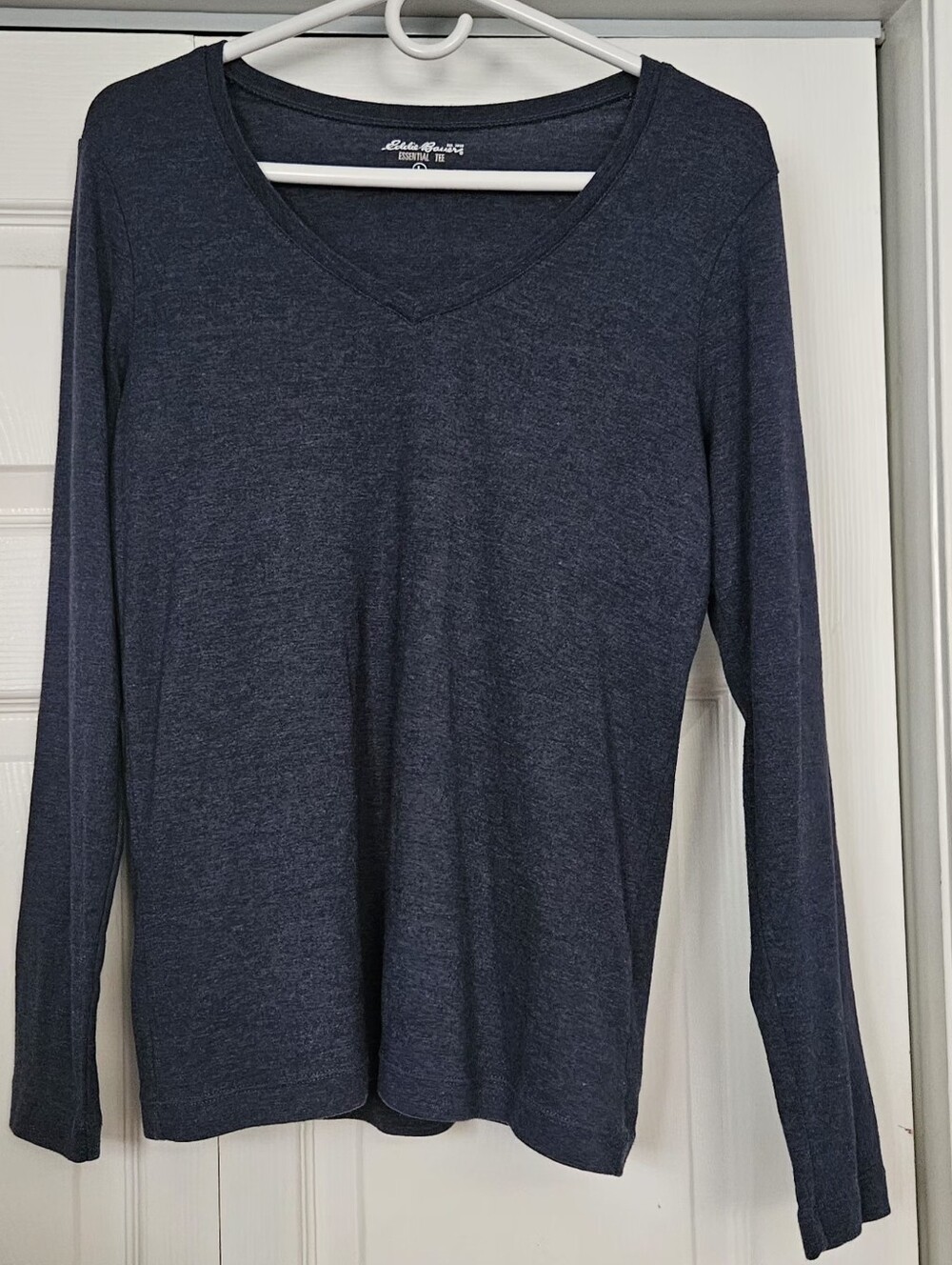 Eddie Bauer Essential Vneck Long Sleeve Fitted Tee size L